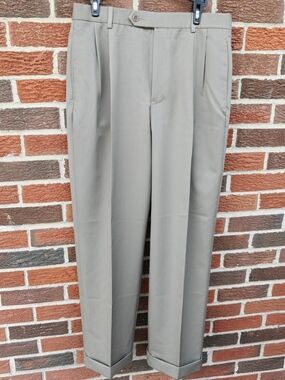 NWT Brooks Brothers 346 Men’s 100% Wool Pleated Dress Pants 32x30 Khaki Cuffed